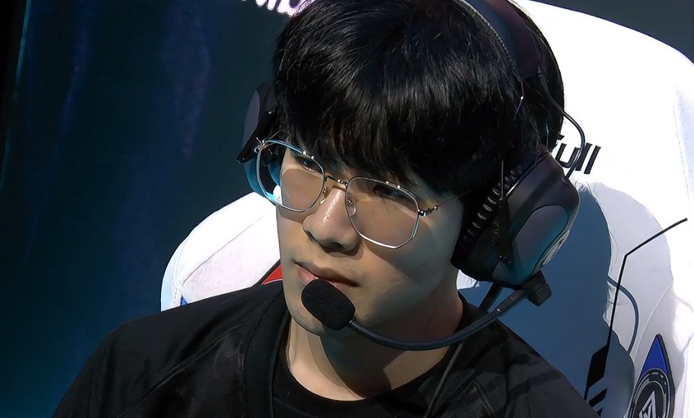 AYX-包含Rookie在TES比赛中高光表现，高光表现引发热议！的词条