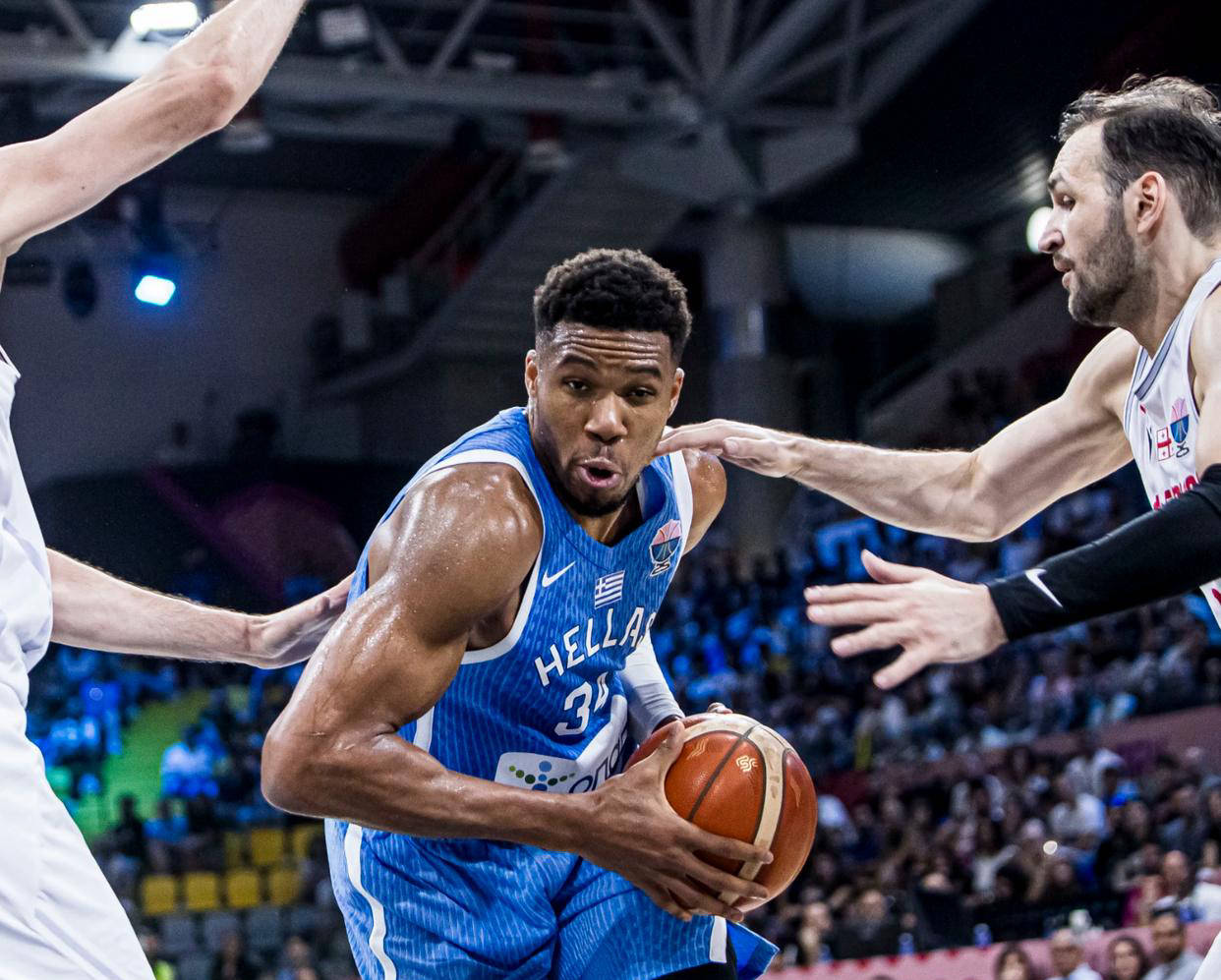 AYX-关于字母哥回归赛场，连败首场状态亮眼，公牛观众沸腾！的信息